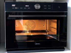 7.用美的烤箱200度烘烤7分钟