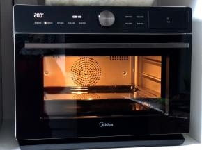 7.用美的烤箱200度烘烤7分钟