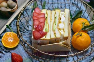 11装饰水果或者巧克力酱