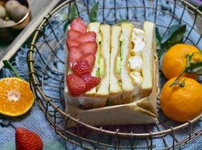 11装饰水果或者巧克力酱