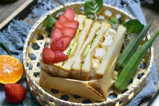 10.对半切开，用油纸包好