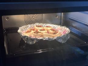 11.表面撒少许小米辣碎烘烤10分钟