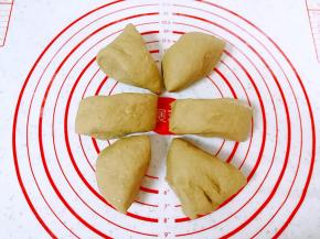 分成75g左右一份的小剂子。