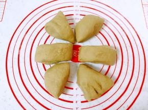 分成75g左右一份的小剂子。