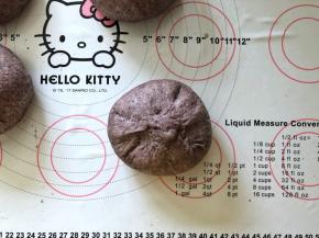 13、捏紧收口。