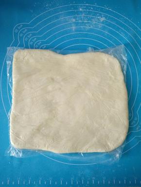 放入保鲜袋冷冻30分钟。