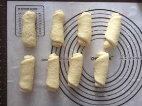 依次做好以后，盖上保鲜膜，再松弛15分钟