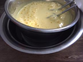 隔热水用电动打蛋器打发