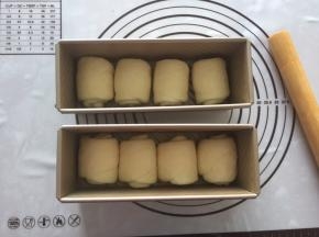 放入模具中