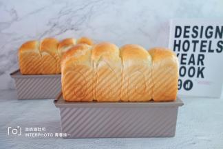 出炉立即倒出，放烤网上晾凉