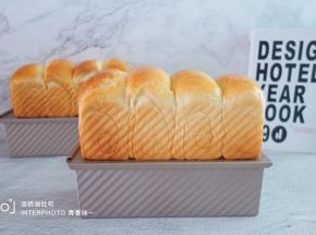 出炉立即倒出，放烤网上晾凉