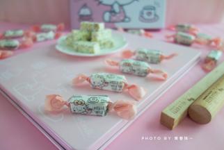 先包糯米纸，再包外包装