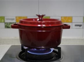 火候不要太大，中火就可以，焖的时候将汤汁盛淋在鱼段上，多重复几次。