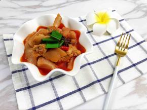 麻辣鲜香，颜色红亮的魔芋啤酒鸭就完成了