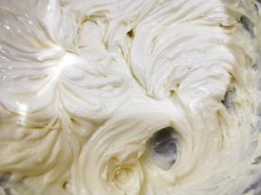 用打蛋器打发至顺滑