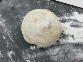 尾部压在底下，然后饧20分钟