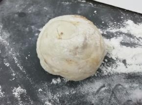 尾部压在底下，然后饧20分钟