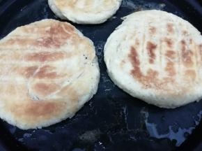 直到把饼烙熟即可