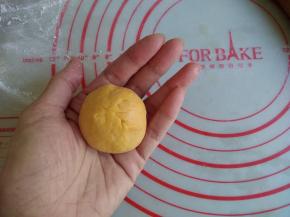 捏紧收口，搓圆