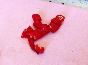 红椒切段