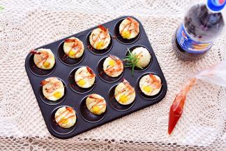 挤上自己喜欢的酱料，开吃啦！