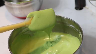 11.	最后拌好的面糊状态（可以在刮刀上呈现三角状态）