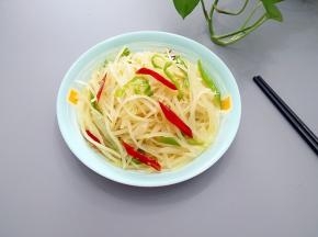 酸辣土豆丝开吃。