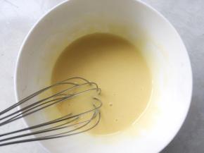 继续用蛋抽画Z字搅拌均匀，无干粉颗粒