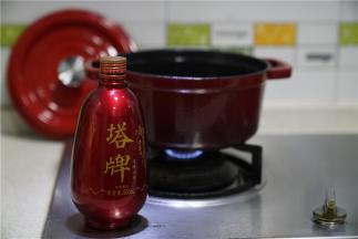 中火煮开，小火炖一小时。