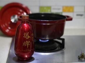 中火煮开，小火炖一小时。