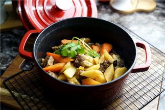 如图汤汁也收了，食材也很入味，完美出锅享用。