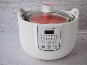 放入炖锅中，按三下功能键，选择煮粥功能，再按开始，然后坐等粥出锅