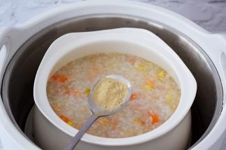 出锅前加入白胡椒粉