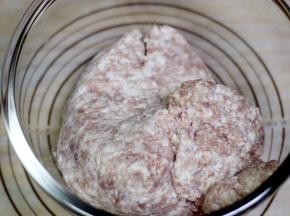 猪肉剁成泥