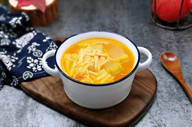 酸甜开胃～番茄金针菇冬瓜汤