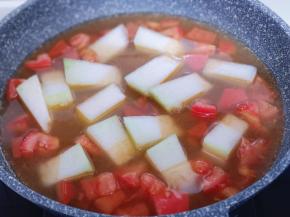 待番茄炒碎，加入一小碗纯净水！