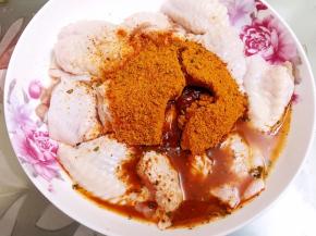 加入少许纯净水抓匀