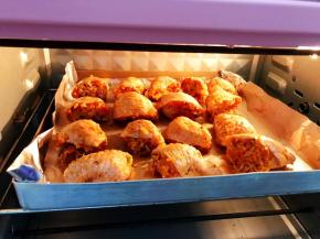 放入预热好的烤箱中层190度烤20分钟左右