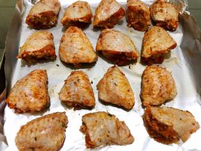 全部做完后，摆在铺有锡纸的烤盘里