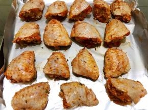 全部做完后，摆在铺有锡纸的烤盘里
