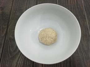 和成面团，放在温暖处发酵