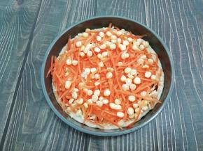 再放一半的胡萝卜丝和全部的玉米粒