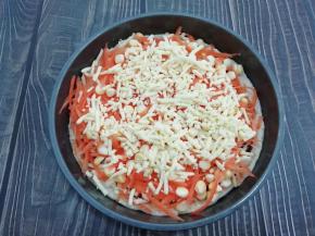 在撒一层马苏里拉奶酪？