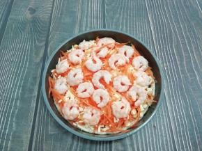 再把虾仁摆在上面