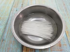 粉条用水浸泡30分钟