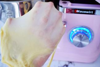 直到揉出手膜，即是可以拉出薄薄的一层薄即可