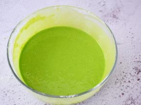 搅拌成细腻的糊状