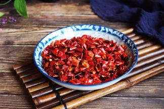 辅助食材：50g的辣椒。