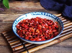 辅助食材：50g的辣椒。