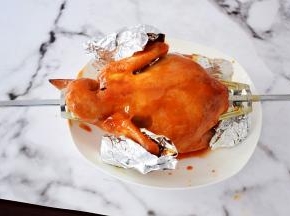 鸡翅用锡纸包好